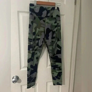 Zyia active green  camo leggings size 4 with pocket